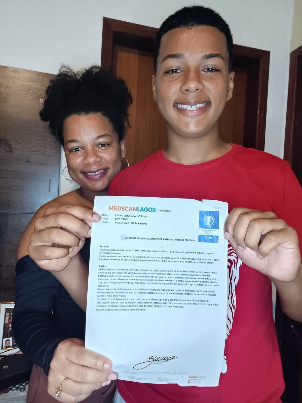 Mãe de adolescente com doença rara busca apoio para tratamento em São Paulo