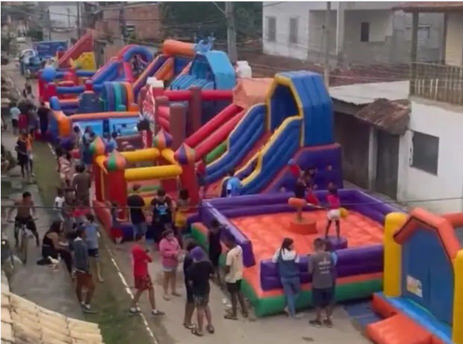 Festa do Dia das Crianças termina em confusão no Jardim Peró, em Cabo Frio; PM usa gás lacrimogênio para dispersar público